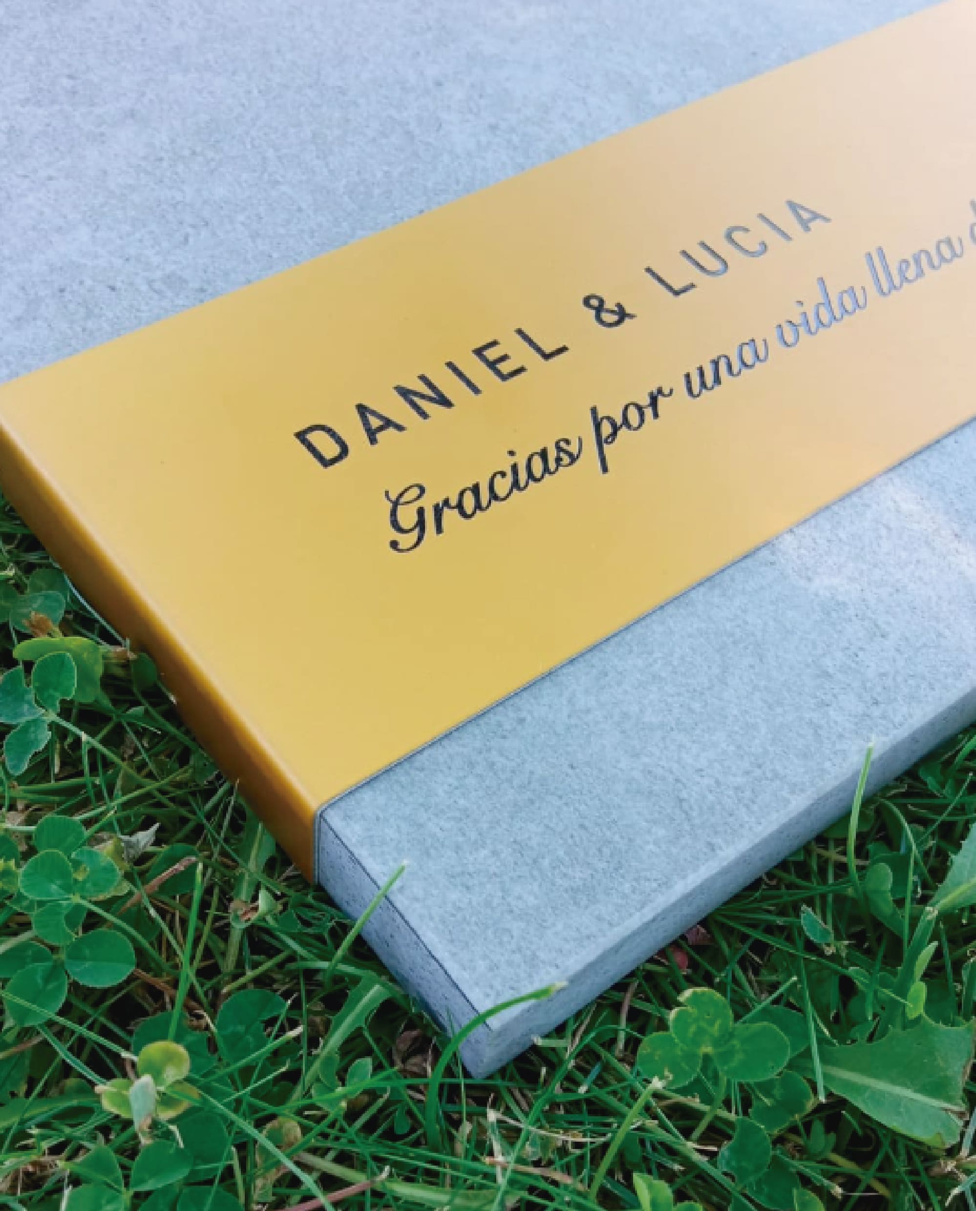 marmolista_apliques_texto_chapa_personalizado_acero_inox_lapidas Apliques de texto_ en chapa personalizada de acero inoxidable para lapidas