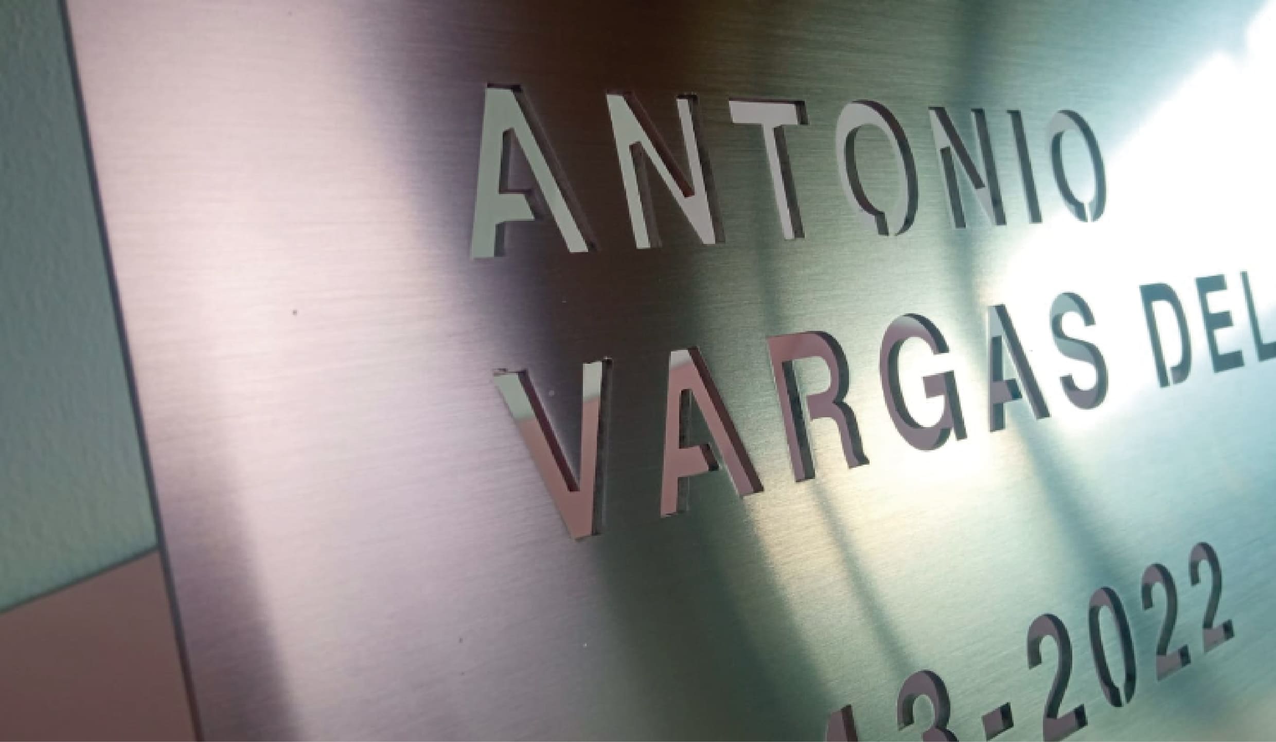 marmolista_apliques_texto_nombre_chapa_personalizado_acero_inox_lapidas Aplique de texto con nombre en chapa personalizada de acero inoxidable para lapidas